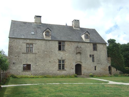 Manoir de La Haule, 14th Century Manor House offering shared ownership - view from front left